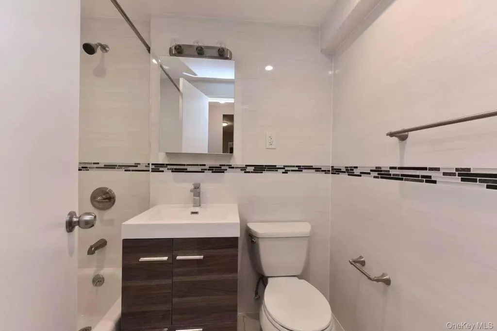 15272 Melbourne Avenue Flushing NY 11367