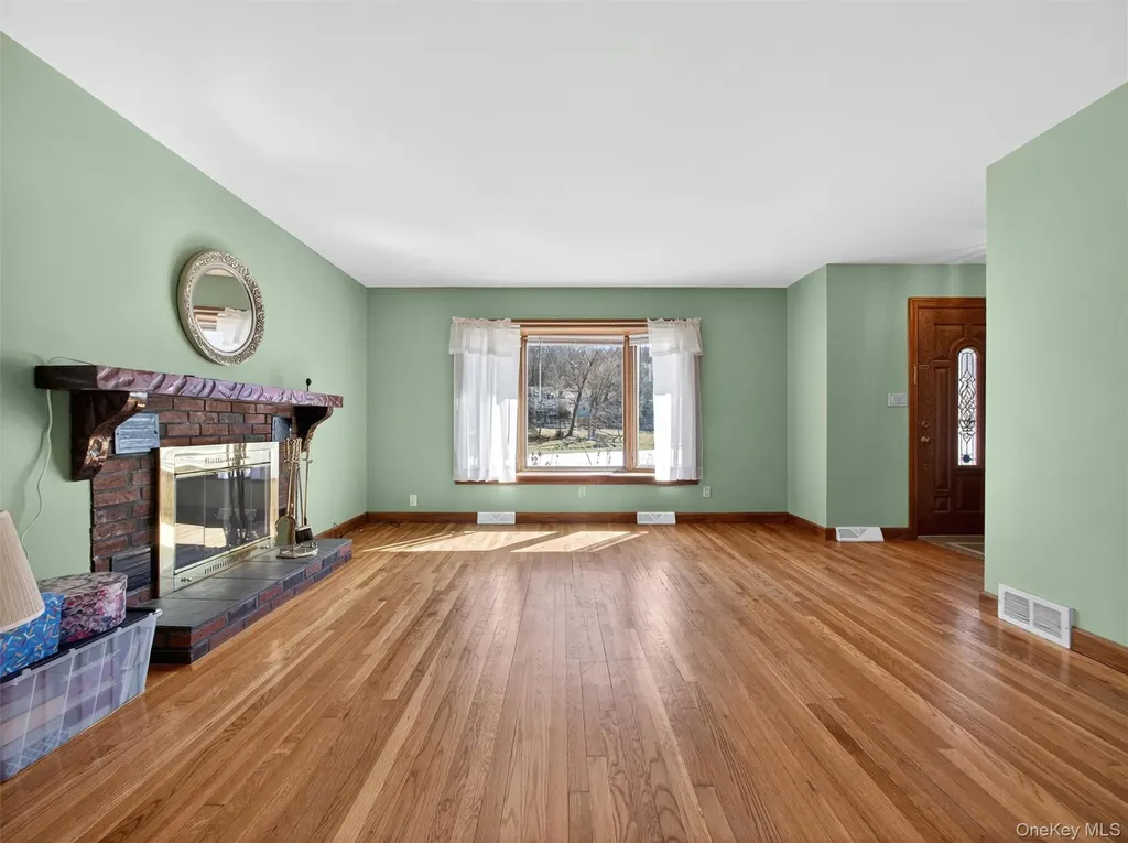 7 Greenway E Sloatsburg NY 10974