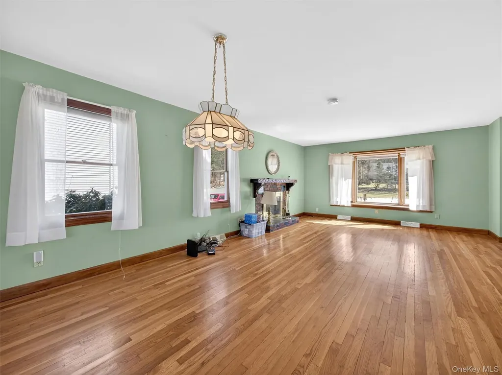 7 Greenway E Sloatsburg NY 10974