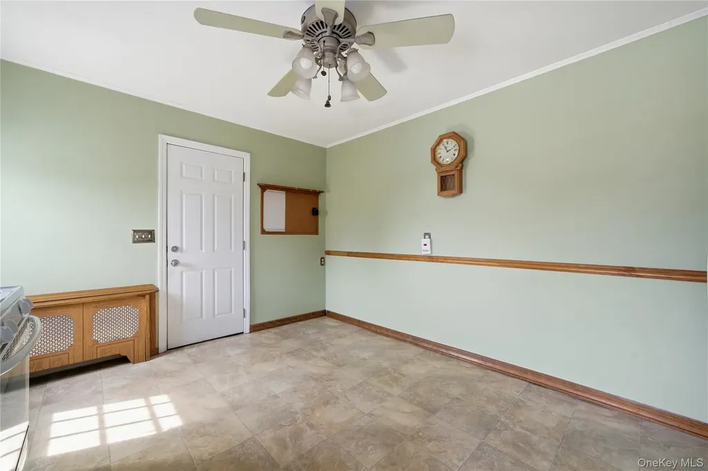219 E John Street Lindenhurst NY 11757