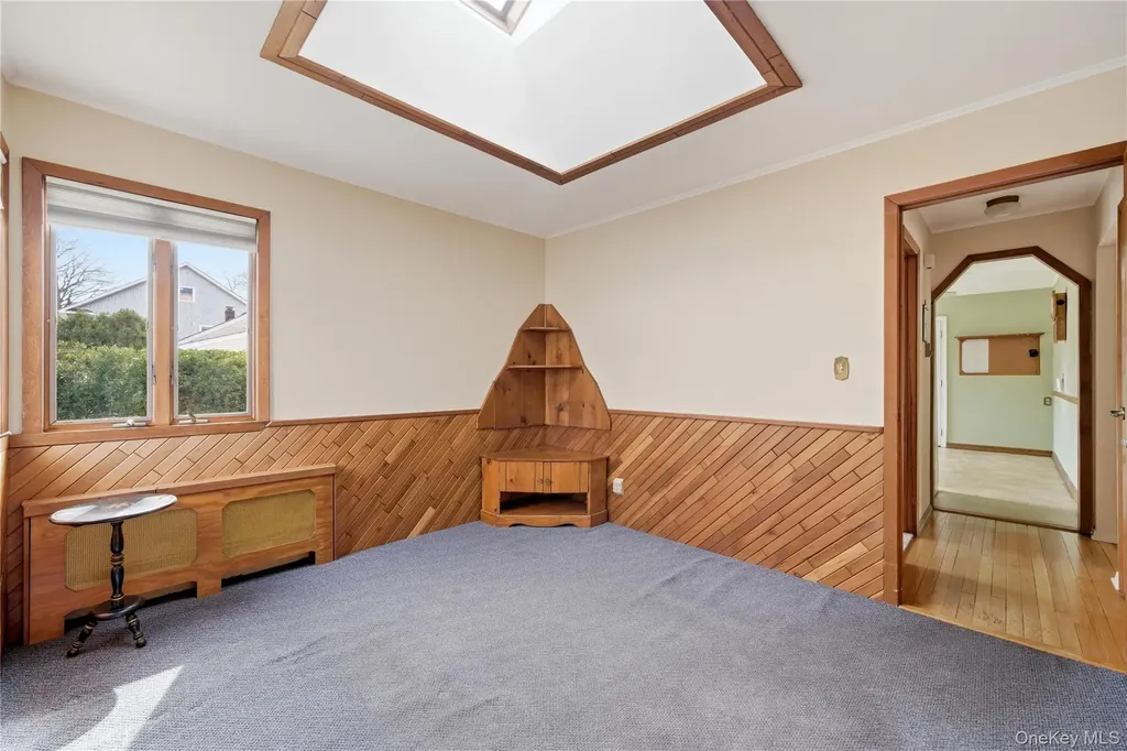 219 E John Street Lindenhurst NY 11757
