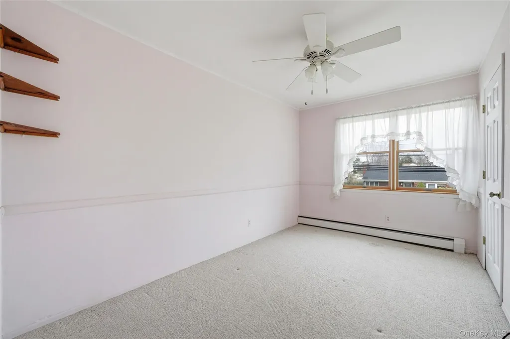 219 E John Street Lindenhurst NY 11757
