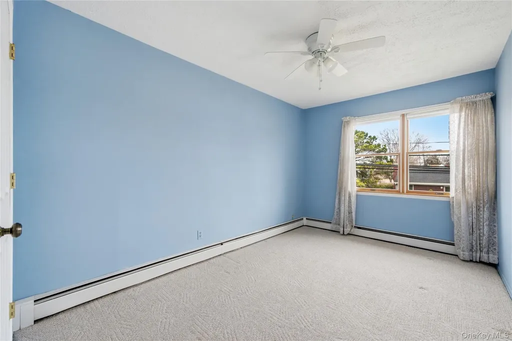 219 E John Street Lindenhurst NY 11757