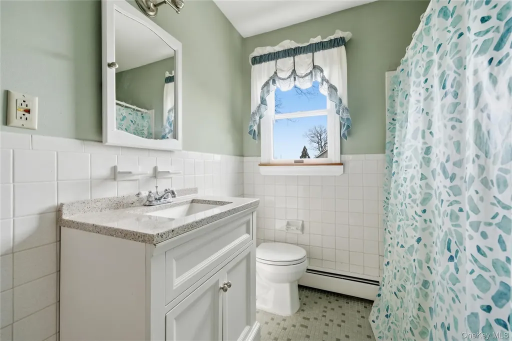 219 E John Street Lindenhurst NY 11757