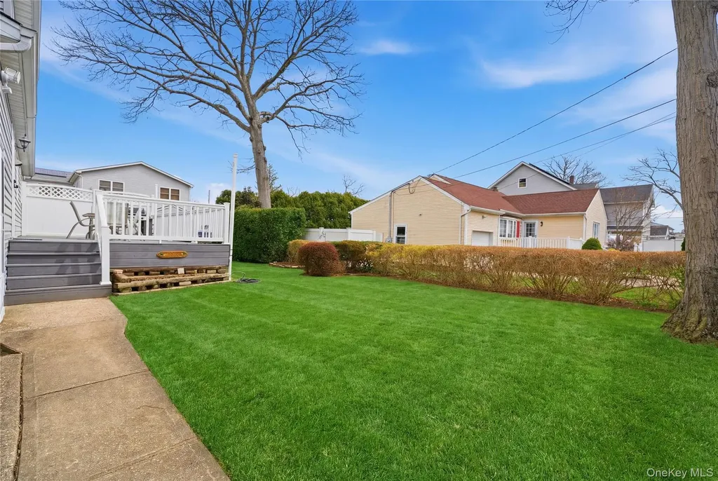 219 E John Street Lindenhurst NY 11757