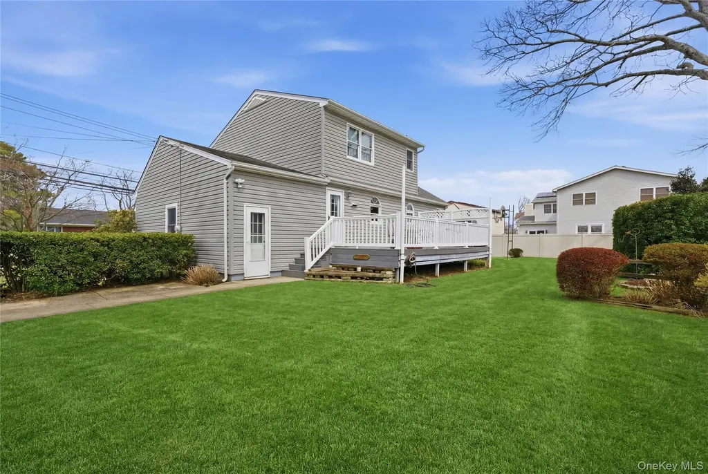 219 E John Street Lindenhurst NY 11757