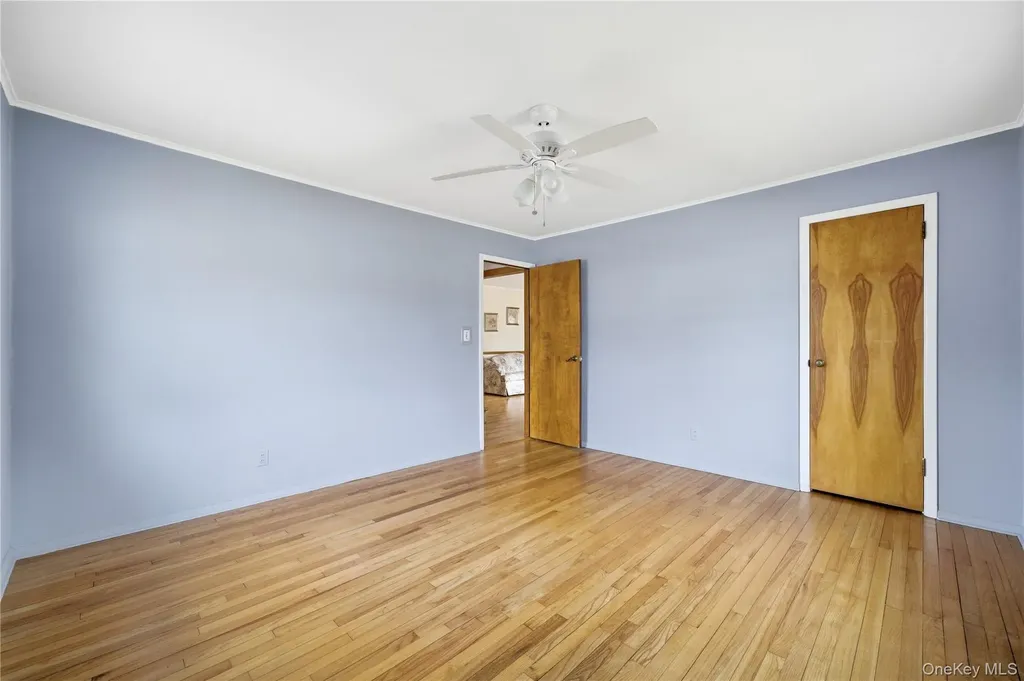219 E John Street Lindenhurst NY 11757