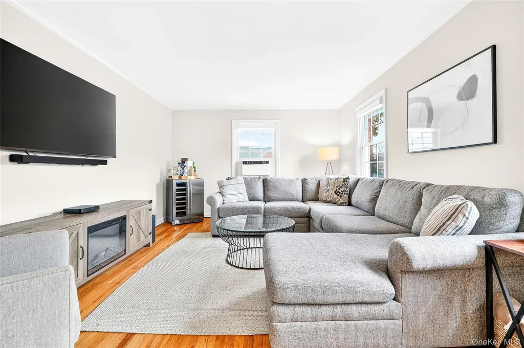 66 Robins Crescent New Rochelle NY 10801