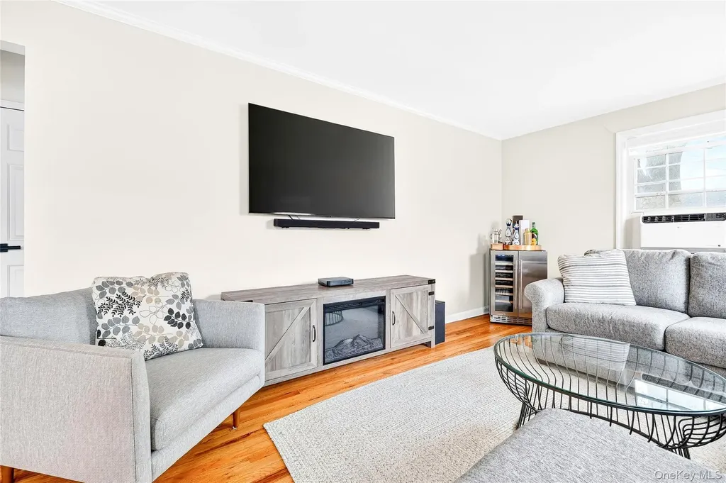 66 Robins Crescent New Rochelle NY 10801