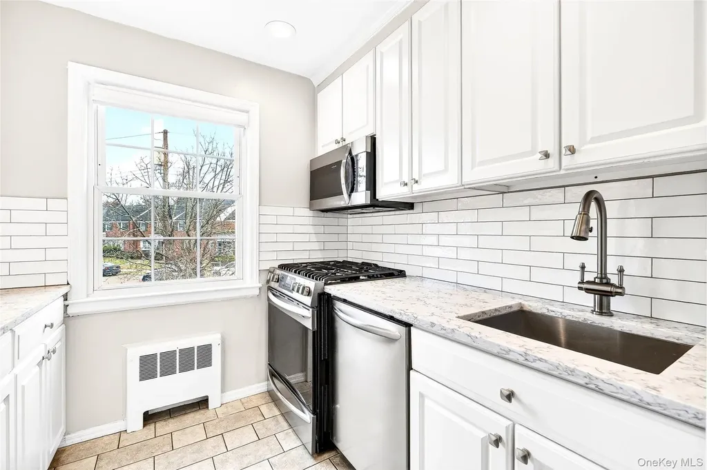 66 Robins Crescent New Rochelle NY 10801