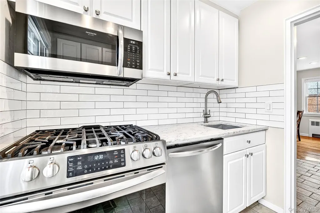 66 Robins Crescent New Rochelle NY 10801