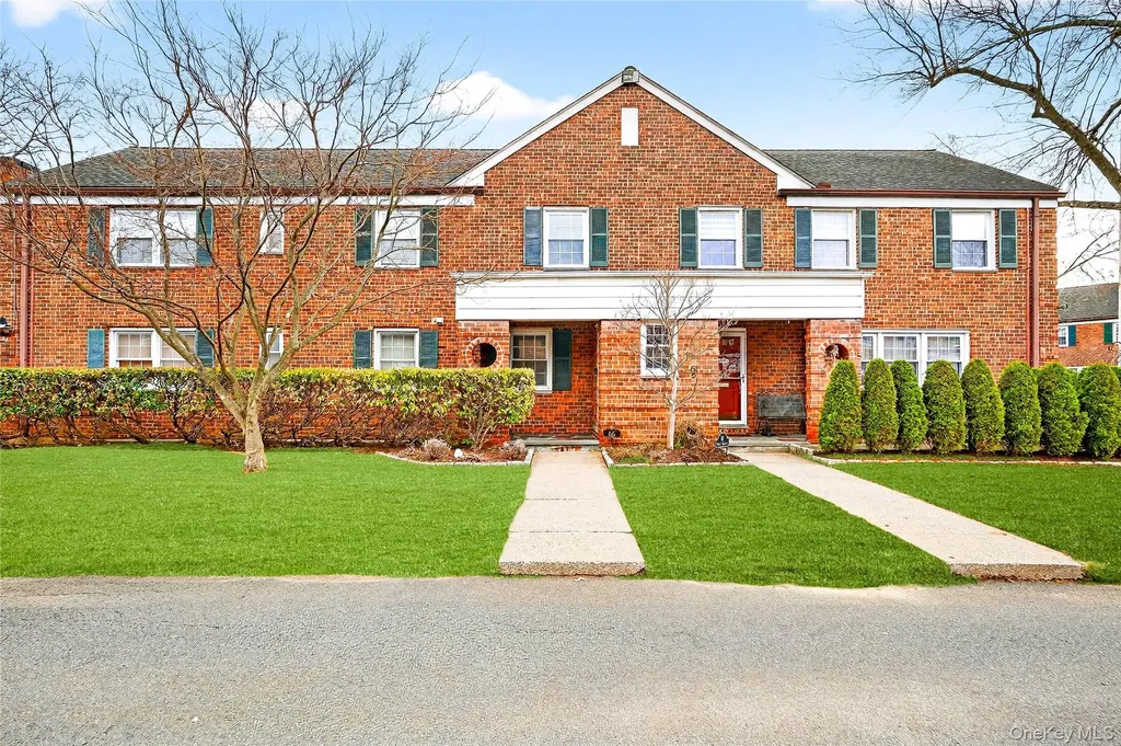 66 Robins Crescent New Rochelle NY 10801