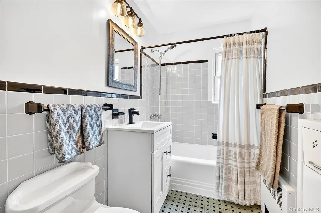 66 Robins Crescent New Rochelle NY 10801