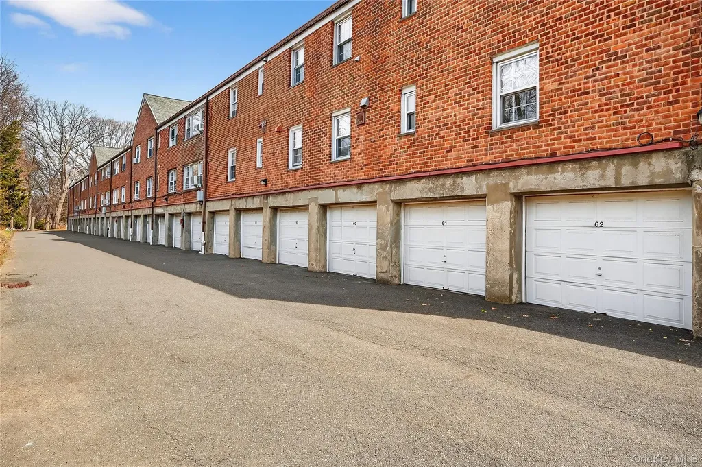 66 Robins Crescent New Rochelle NY 10801