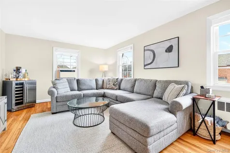 66 Robins Crescent New Rochelle NY 10801