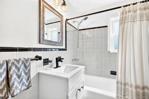 66 Robins Crescent New Rochelle NY 10801