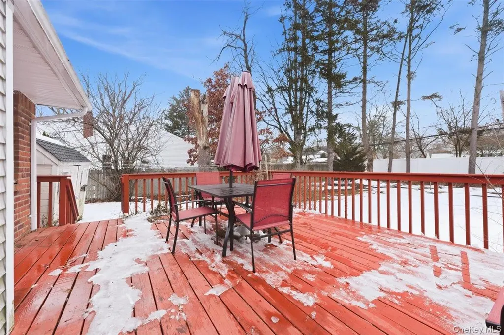 30 Middle Drive Huntington NY 11743