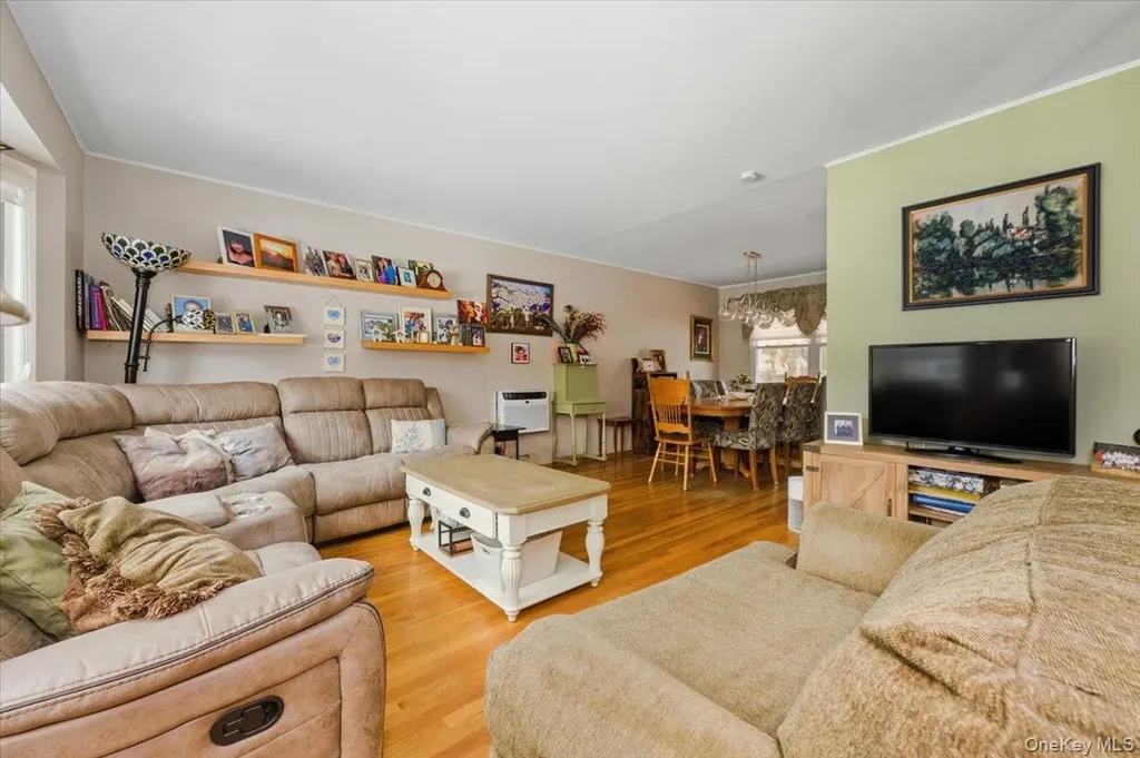 30 Middle Drive Huntington NY 11743