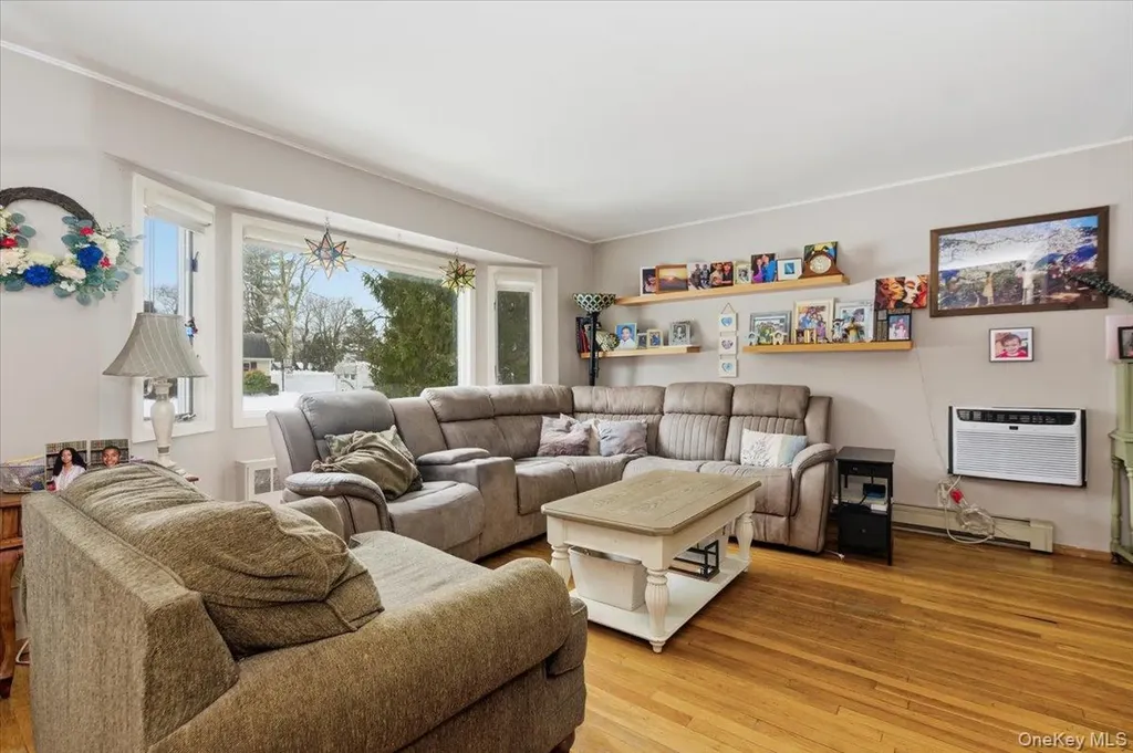 30 Middle Drive Huntington NY 11743