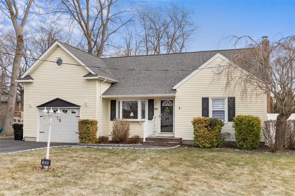 89 Cotter Street West Islip NY 11795
