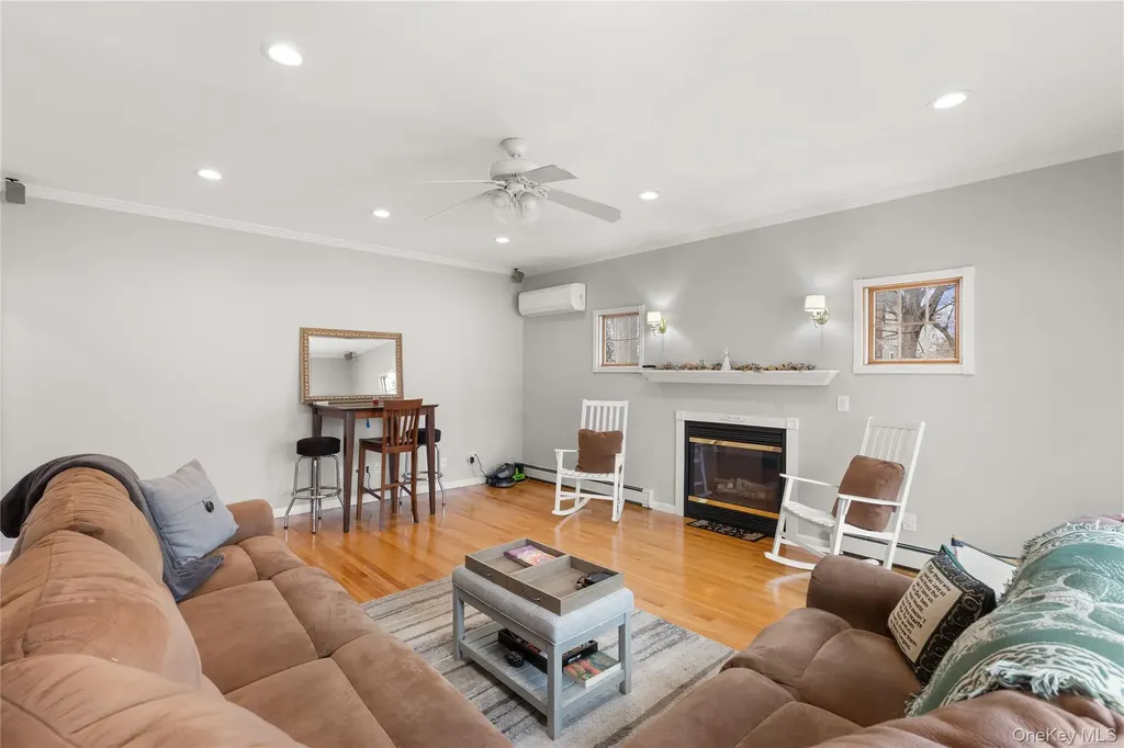 89 Cotter Street West Islip NY 11795