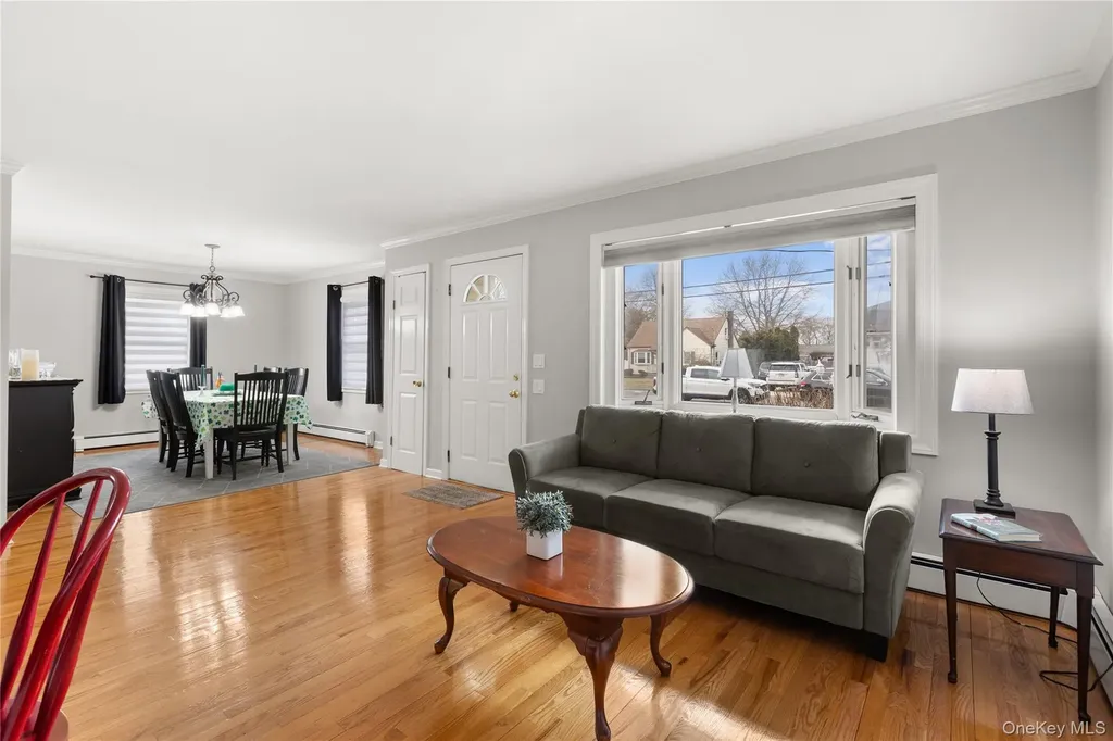 89 Cotter Street West Islip NY 11795