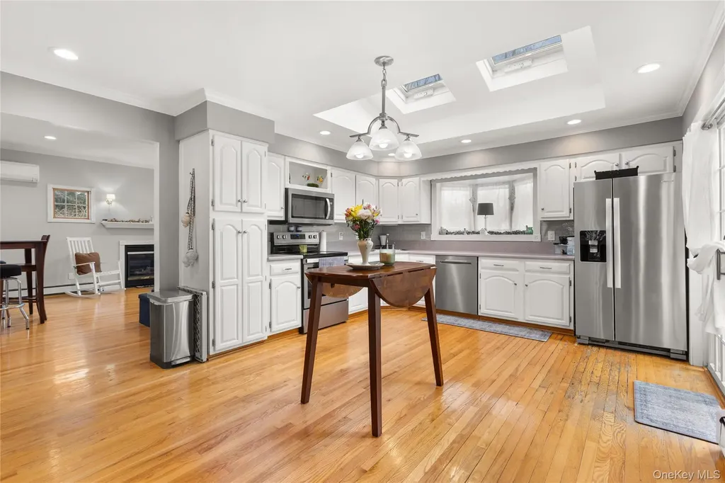 89 Cotter Street West Islip NY 11795
