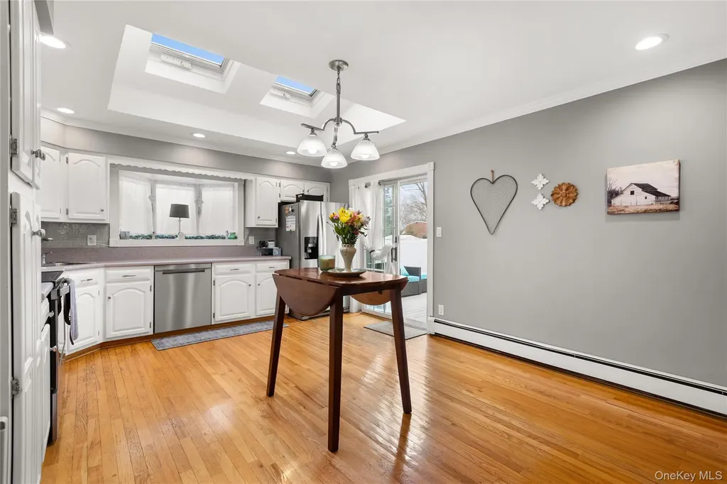 89 Cotter Street West Islip NY 11795