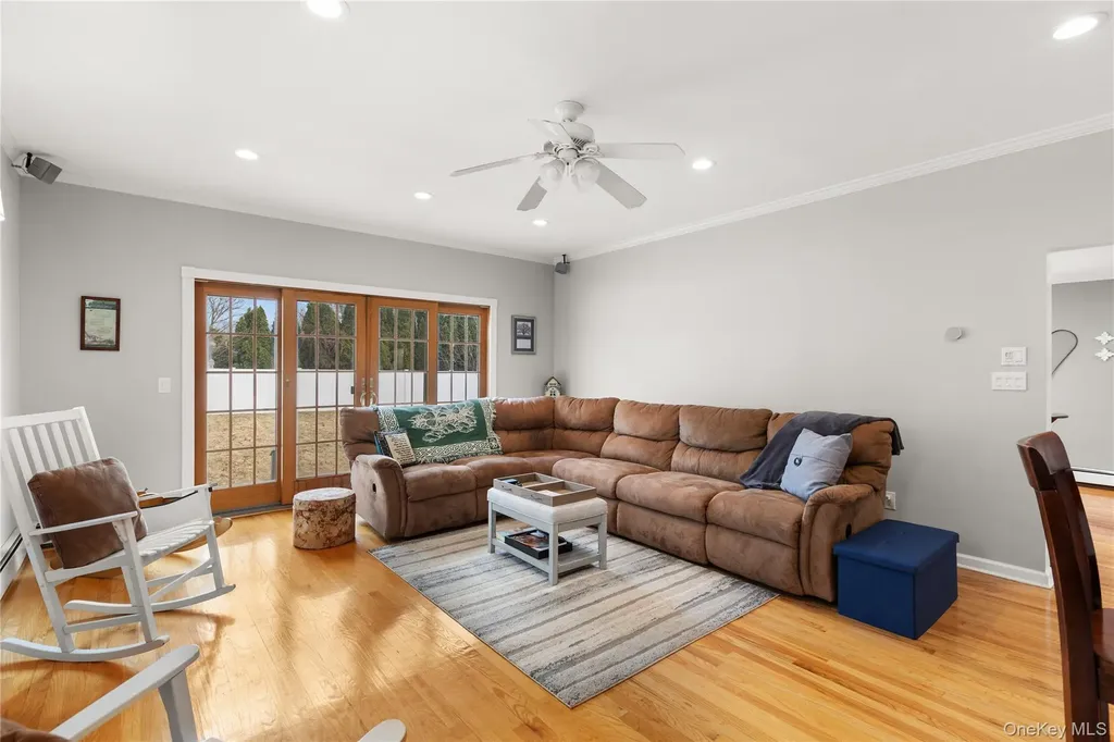 89 Cotter Street West Islip NY 11795