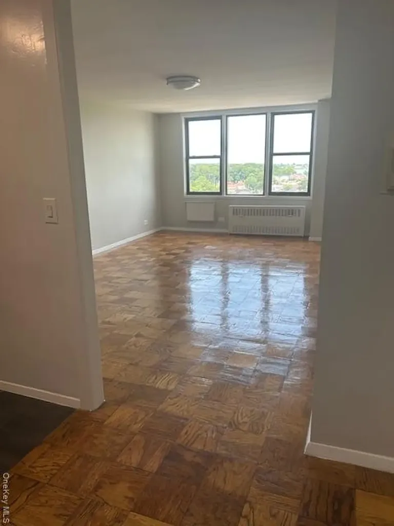3121 Middletown Road Bronx NY 10461