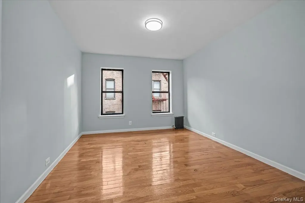 3121 Middletown Road Bronx NY 10461