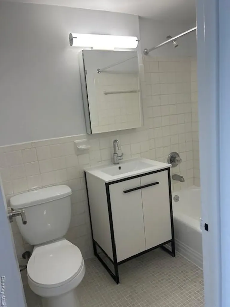 3121 Middletown Road Bronx NY 10461
