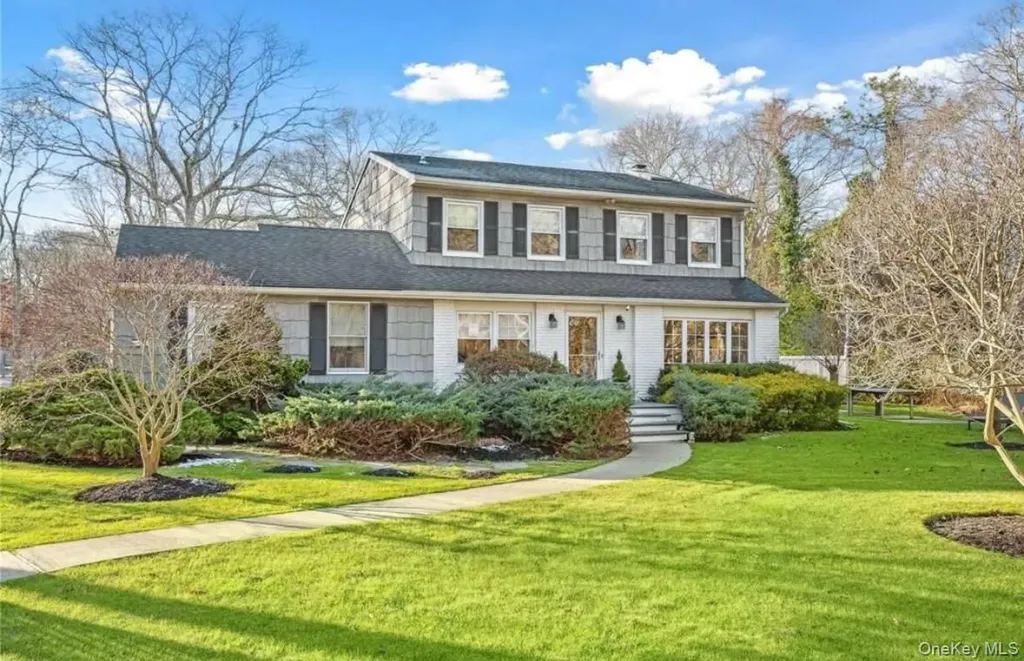 23 N Westbury Road Hampton Bays NY 11946