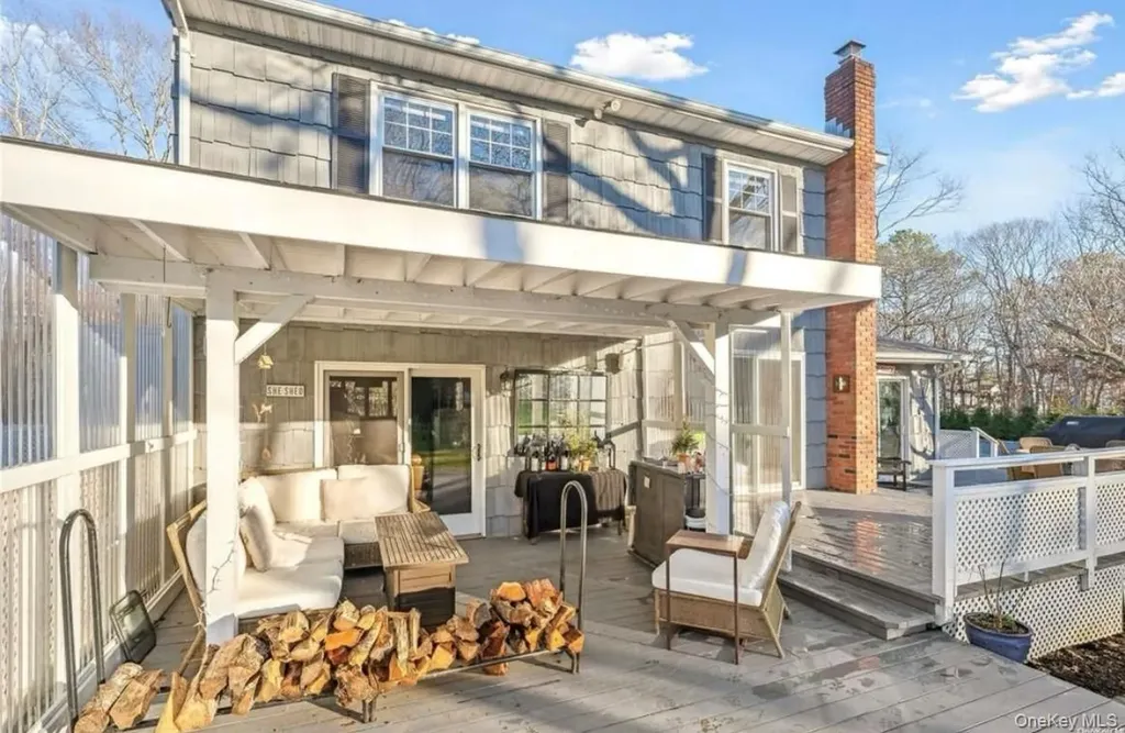 23 N Westbury Road Hampton Bays NY 11946