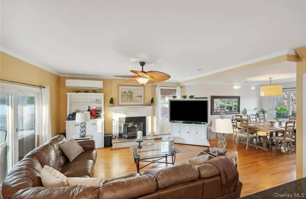 23 N Westbury Road Hampton Bays NY 11946