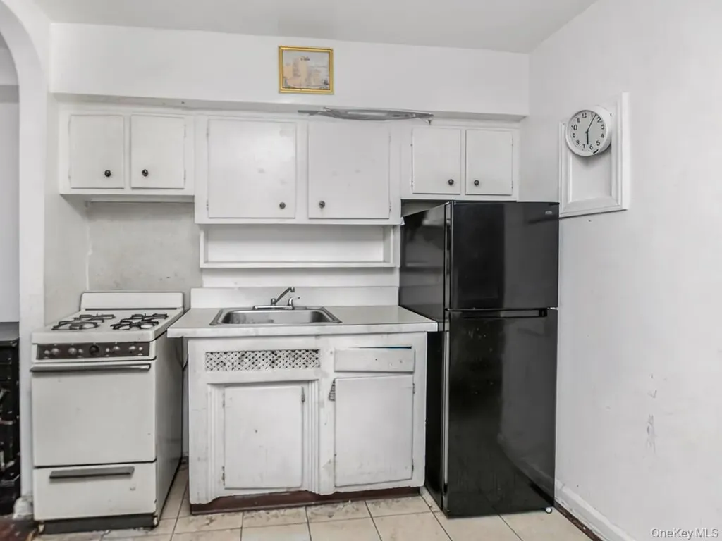 986 Neill Avenue Bronx NY 10462