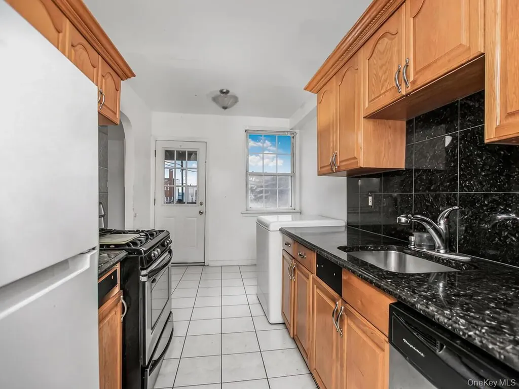 986 Neill Avenue Bronx NY 10462