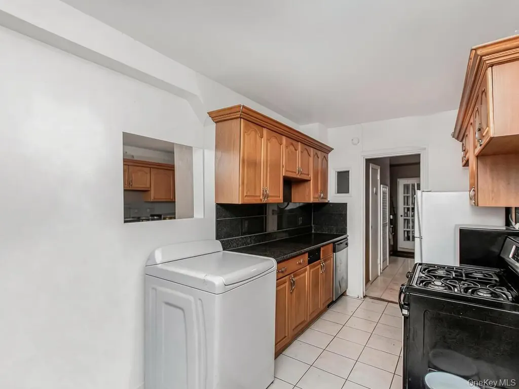 986 Neill Avenue Bronx NY 10462