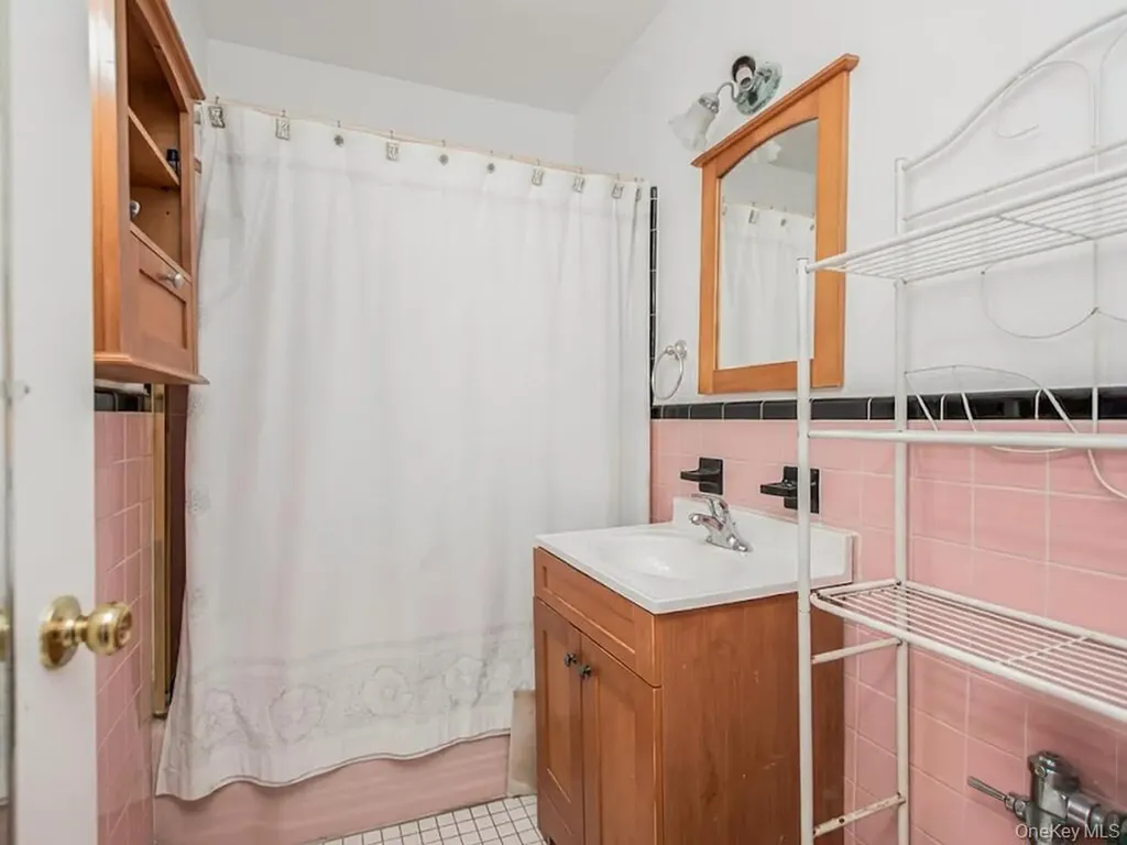 986 Neill Avenue Bronx NY 10462