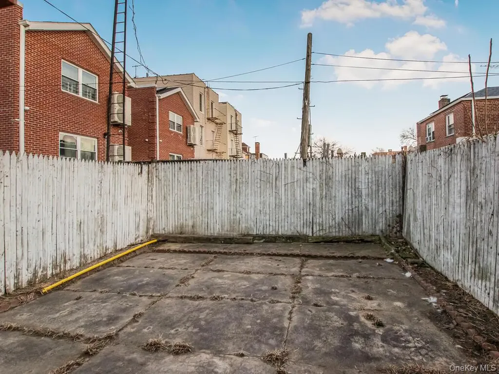 986 Neill Avenue Bronx NY 10462