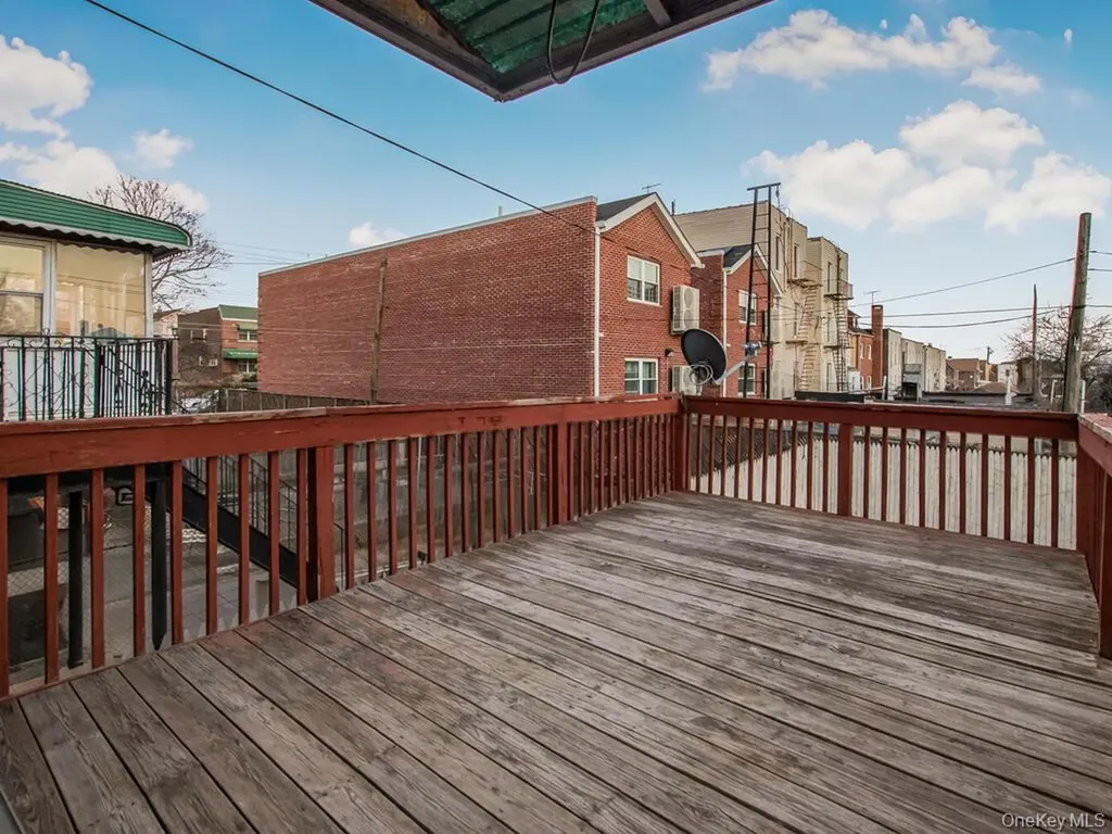 986 Neill Avenue Bronx NY 10462