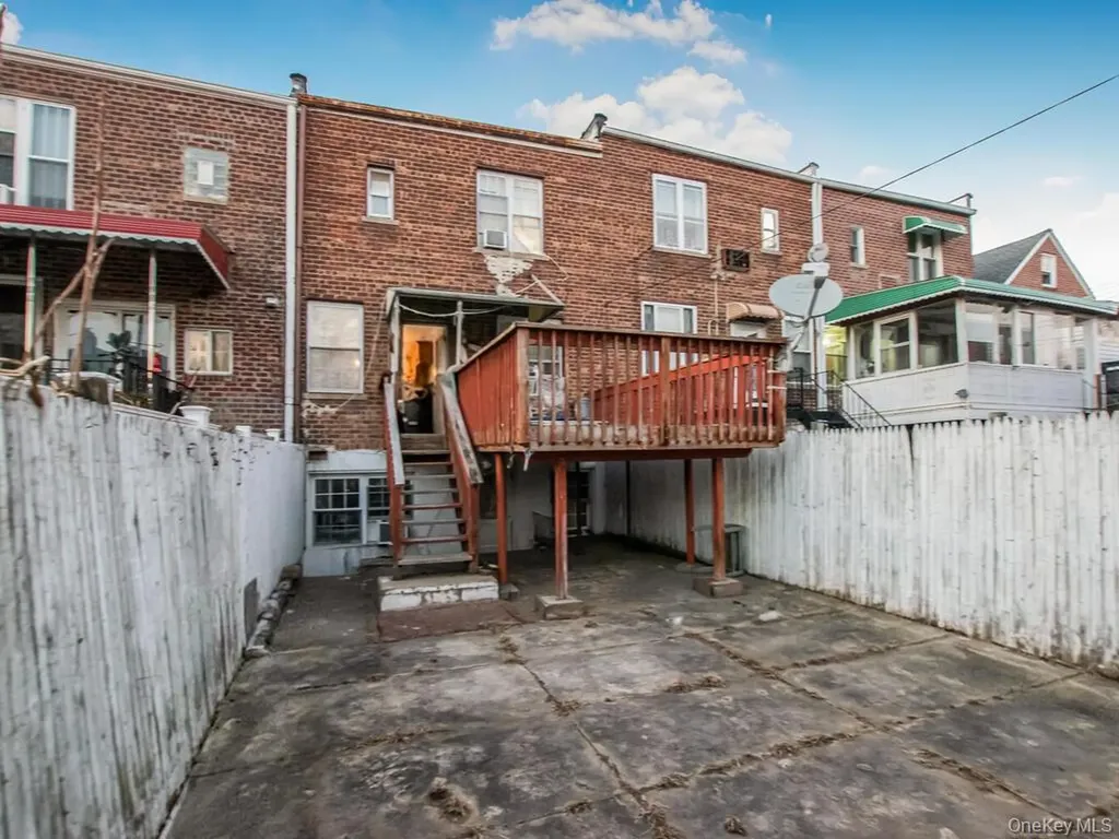 986 Neill Avenue Bronx NY 10462