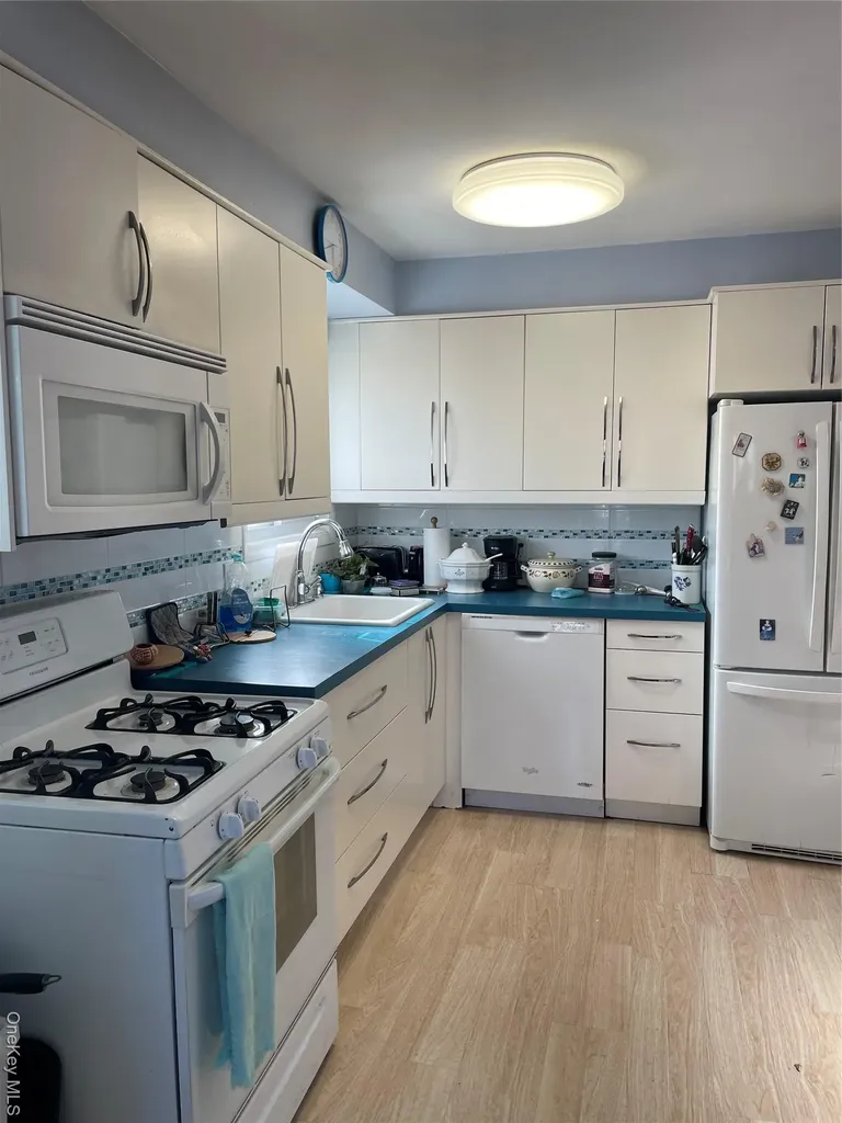 15458 20th Road Whitestone NY 11357