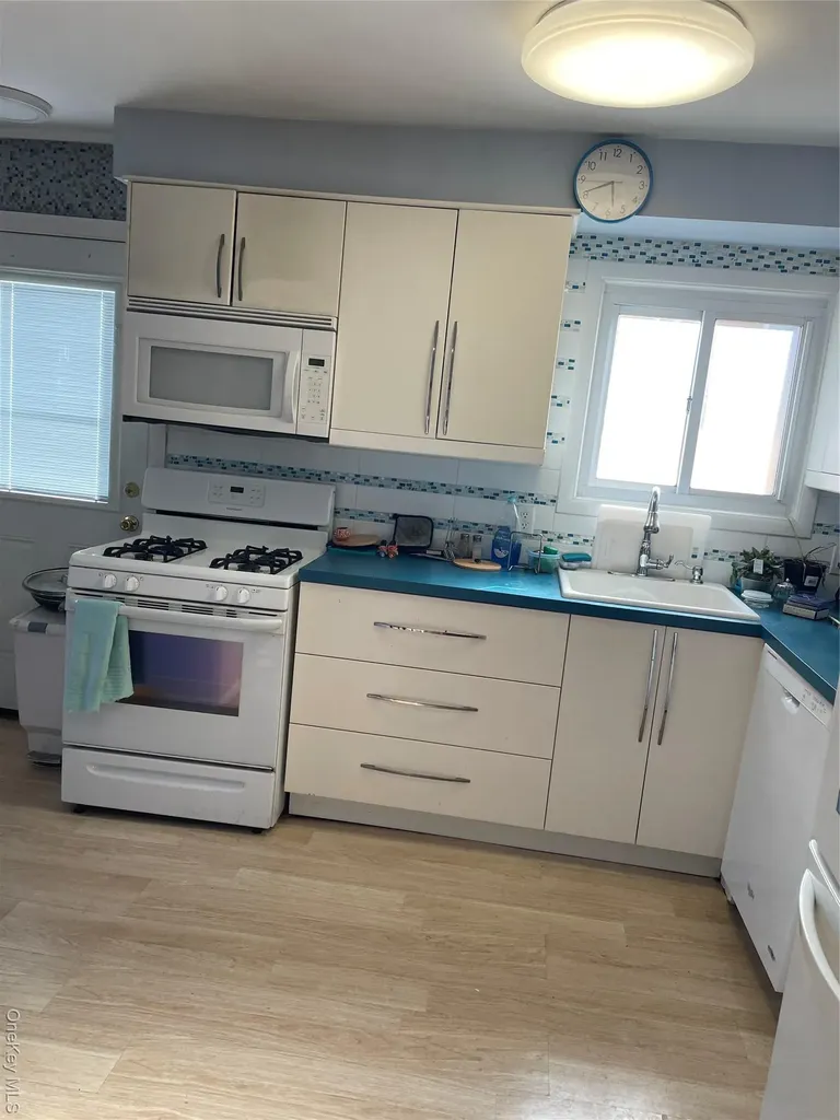 15458 20th Road Whitestone NY 11357