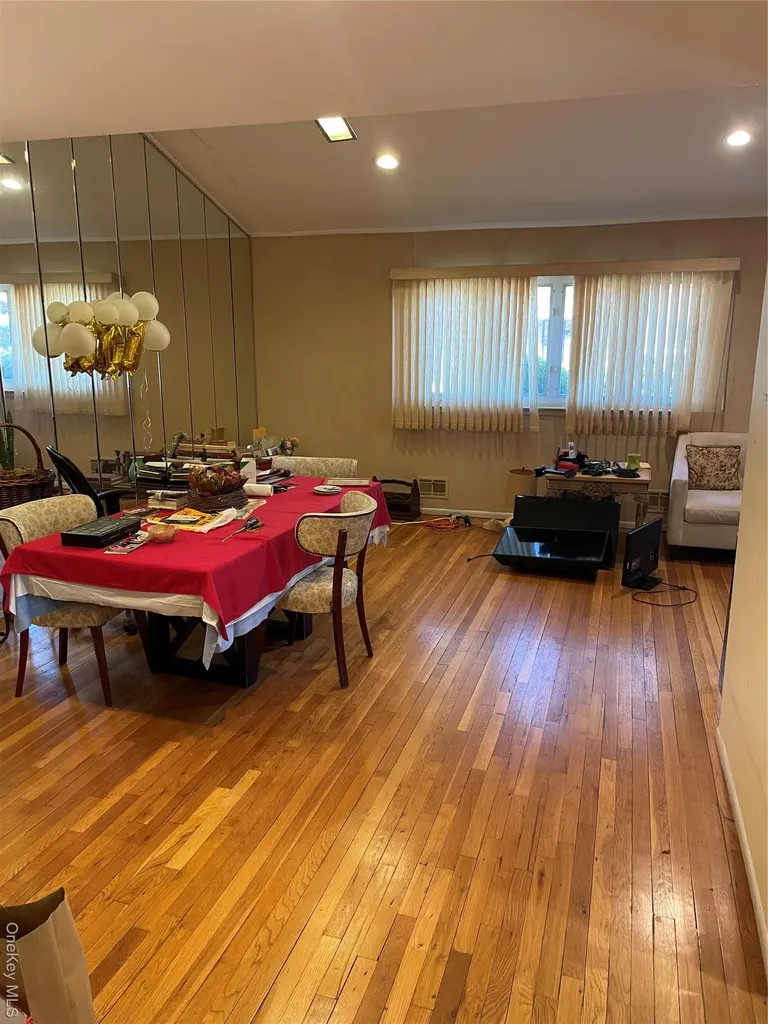 15458 20th Road Whitestone NY 11357