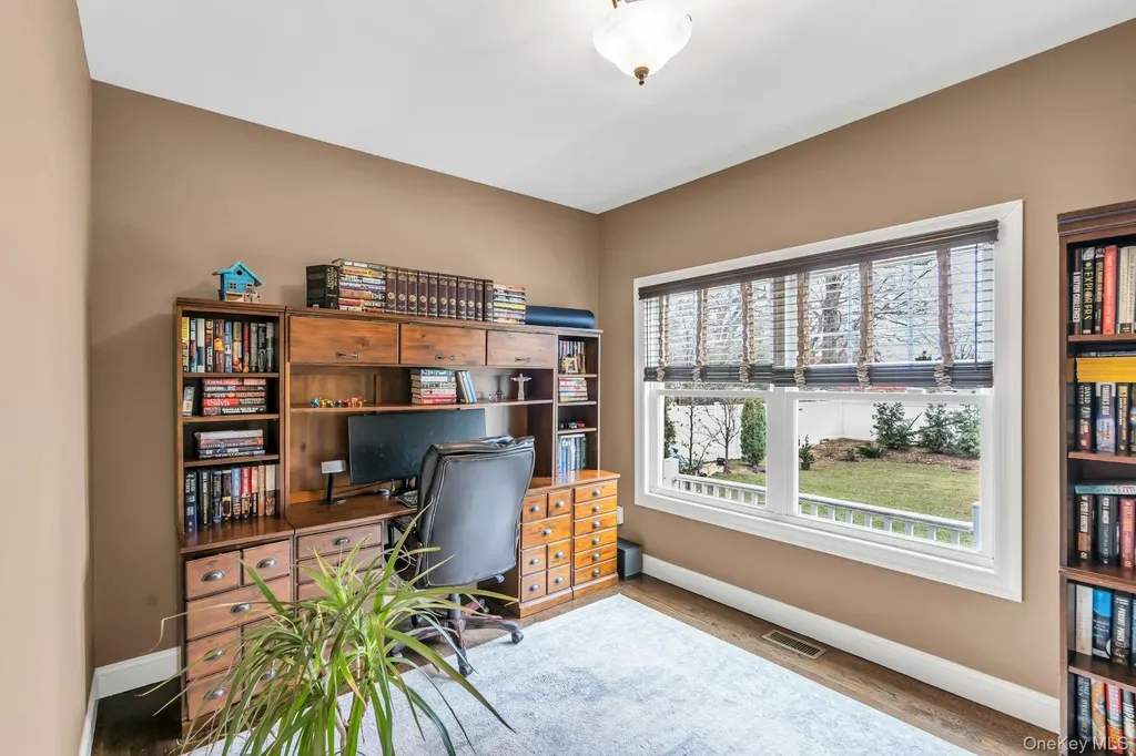 10 Beverly Road Farmingdale NY 11735