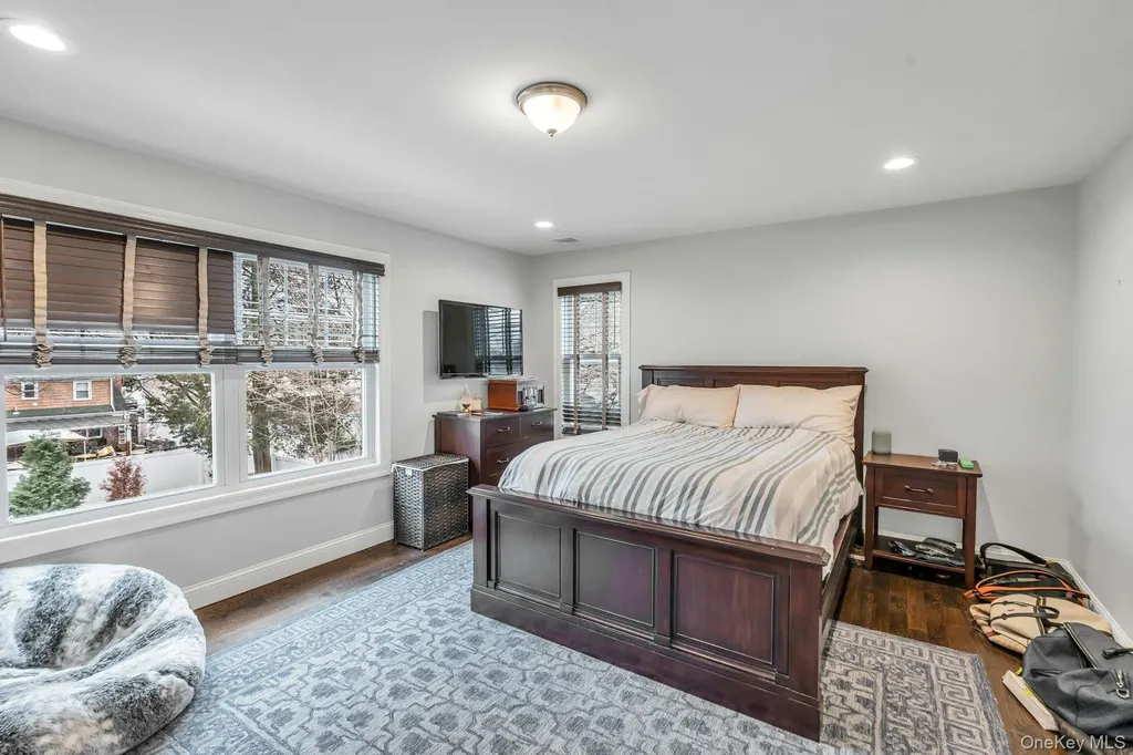 10 Beverly Road Farmingdale NY 11735