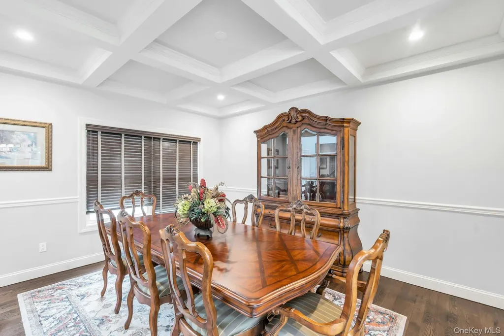 10 Beverly Road Farmingdale NY 11735