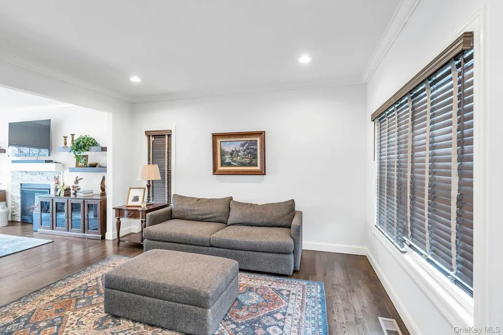 10 Beverly Road Farmingdale NY 11735