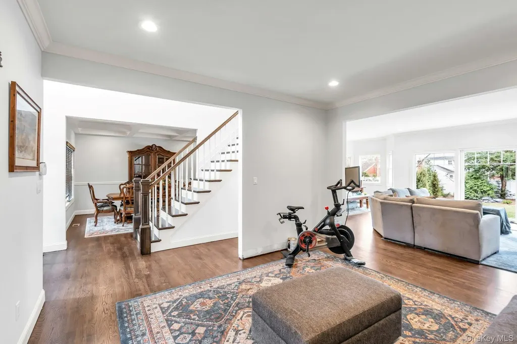 10 Beverly Road Farmingdale NY 11735